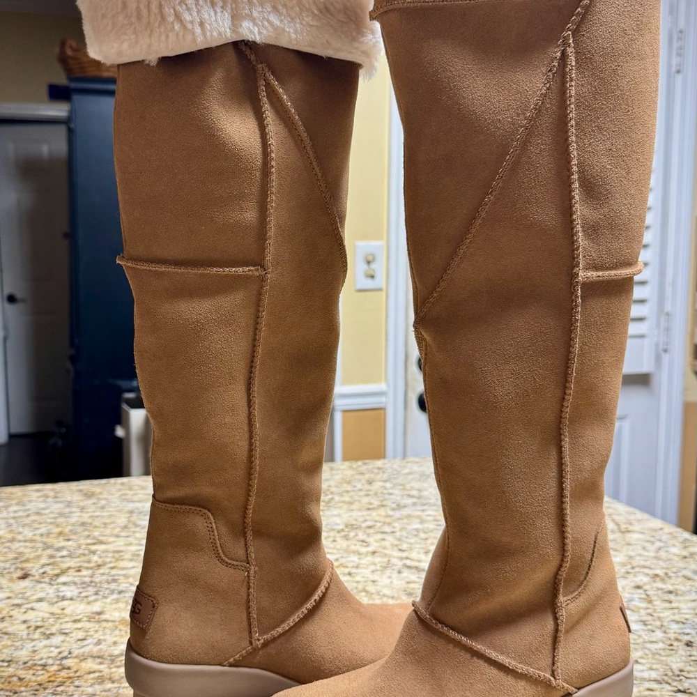 UGG new heights platform extra tall boots in Chestnut - Picture 3 of 12